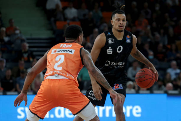 构相对年轻 构相对年轻